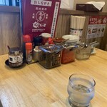 Ramen Makotoya Nara Kijicho Ten - 卓上には、豊富なｶｽﾀﾏｲｽﾞﾊﾟｰﾂ♡