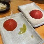 Azuma Sushi - 線が見えますよね。放射状に。これが美味しいトマトらしいです。果汁が濃い！