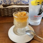 Irori Bar Karubo - 定番、ウニウニプリン。グラスの顔は店長さんらしいです。