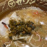 Tonkotsu Sewan - 辛子高菜を投入　コレもそんなに辛くない