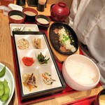 山薬 清流庵 - ハラミ丼(とろろ食べ比べ)