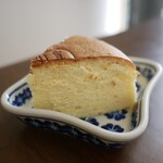 Yakitate Cheese Cake no Omise Amigo Tokyo Tsukiji Ten - チーズケーキカット