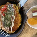 STAGE - 料理写真:付いていたフルーツに身が赤い珍しいキウイが入ってました。甘さは100点満点でした！