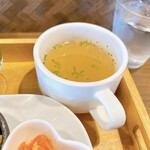 和と菜クールリールカフェ - 野菜入りのコンソメスープ
すごく薄味です