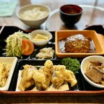 炭火焼肉楓 - 料理写真:Bセット　デラックスハンバーグ＆唐揚げ　¥1000