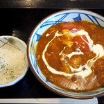 Marugame Seimen Orinasu Mo-Ru Ten - 甘口トマたまカレーうどん（並） ひと口ごはんつき