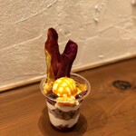 カフェ&バル 農人 - 料理写真:サツマイモとベリーのミニパフェ580（税込みテイクアウト使用