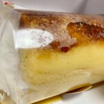 patisserie Malraux Meieki Ten - 名古屋コーチンプリンロールケーキ（1500円）