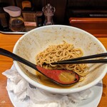 大阪 ラーメン研究所 - 大盛り特製だとスープ不足