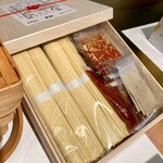 名鉄商店 - 箱入りは贈答用、お土産用として使える。