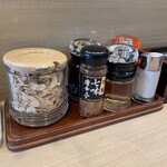 Denmaru Hirado Ten - 調味料はこんな感じです。