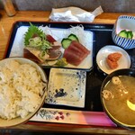 昭和寿し - ランチ刺身定食800円