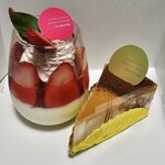 パティスリー ヴェルヴェンヌ - 苺のブランマンジェ（558円）とキャラメルチーズケーキ（399円）