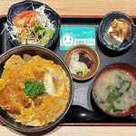 Private rooms Izakaya Waraemon - カツ丼並¥900内　大盛り有料おかわり無。カツ小さめ全体的に味濃いめつゆだくめ。うまい。