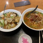 台湾料理 昇龍 - 味噌台湾麺と中華飯のセット。お腹がはち切れますw