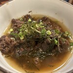 Izakaya Choichoi Shimosa Nakayama Ten - 牛しぐれ甘辛煮550円　出汁を店員さんがどばしゃーとかけて行く。いや、自分で調整してかけたかったwでもダシ感はそこまででもなく、甘辛が勝ってたw