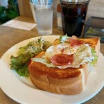 Cafe Marui - ベーコンエッグトースト　＋350円