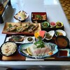 源屋 - 料理写真:●源屋定食③　5,500円
（刺身、焼物、甘露煮、天ぷら、うなぎ）

を注文してみた

全体的に甘味感のある煮物で
わさびや一味、からしなどの辛味が付いていて
ピリ辛感のある味わい