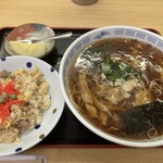 Chinka - ラーメンと半チャーハン(950円)