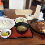 Tezukuri Hamburger Steak Kureyon Kitagata Ten - 