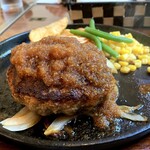 レストランキャトル - コロンとしたハンバーグ