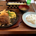 レストランキャトル - ハンバーグランチ　２００ｇにして１２８０円