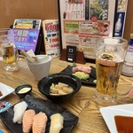 Sushi to Izakaya Uotami Shinjuku Nishiguchi Sohonten - 先ずはビール冷えてて美味しい