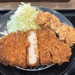 マイカリー食堂 - 超厚切りロースかつ＆唐揚げ定食(ライス大盛)　iPhone15 Pro メインカメラ