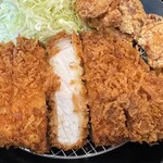 マイカリー食堂 - 超厚切りロースかつ＆唐揚げ定食(ライス大盛)　iPhone15 Pro 超広角カメラ