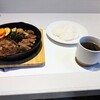 KURO ~ Sai ~ - 私のぉ～「旭高砂牛ハンバーグ」200g+カットステーキ100g＆+ライス.スープ付でぇ特製ソース選択してぇ2240円税込ですってぇ〜♪