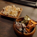 BAR Laborda - チャージ1,500円でチャームが提供されます。