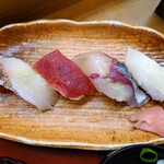 Sushi Kappou Yasuke - 令和6年6月 ランチタイム(11:00〜14:00)
                        半にぎりセット 税込1000円
                        にぎり寿司4貫、ざるうどん、玉子豆腐