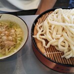 Ganso Inakappe Udon Hon Ten - 同僚が食べた冷し塩肉うどん