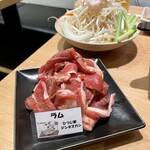 Asahikawa Jingisukan Hitsujiya - ひつじ家ジンギスカン（880円）写真は2人前