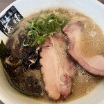 麺工房 海練 - 料理写真:豚骨ラーメン