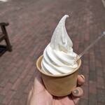 Akaigawa Mura Yamanaka Bokujou Soft serve ice cream - 牧場のミルクソフト