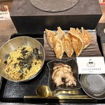 Takara Ya by Hen na Katachi - 冷やしラーメン、餃子8個、チャーシュー3枚のセット