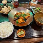 china kitchen 笑や - 料理写真:暫く待つと注文した鶏肉と茄子のピリ辛炒めセット１３５０円の出来上がりです。