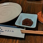 炭火焼鳥 小鉄 - キャベツと味噌。焼酎に合う突き出し。