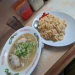 Hakuryu Ramen - ラーメン650円 　ヤキメシ(小)450円