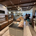 Boulangerie K YOKOYAMA  - 店内　時間が遅いので種類少ない！