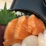 Deka Mori Seafood Tonya Shinkotoni Honten - 分厚い