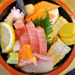 Koi Zushi Kawawa Nyu-Taun Ten - lunch上ちらし寿司　1200円