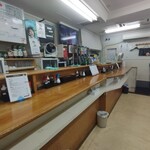 立呑処 川西 - １０時過ぎの店内