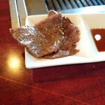 Yakiniku Daitosen - 仙台黒毛和牛塩焼き　1150円　はい、あーんｗ