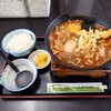 Teuchi Udon Soba Katsumi - このお店で名物と書かれていた
                
                ●天ぷら味噌煮込みうどん定食　1,500円
                
                を注文してみた