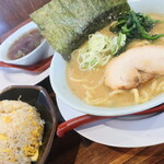 清六家 - 豚骨ラーメン醤油＆特製チャーハン