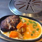 焼肉 丸美屋 - オムハンバーグ。ってかオムほぼ生卵。