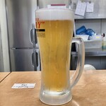 Kishimen Sumiyoshi Jei A Nagoya Eki 10 11 Bansen Homu Ten - 『生ビール』(500円)。泡の具合とかジョッキの冷え方とかいい感じだ。そこらの居酒屋にひけをとらないクオリティ。