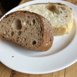 Bistro Le Chemin - ランチコースの自家製パン　美味しかった！御料理がなかなか出てこなかったので、メイン前に完食しちゃったー